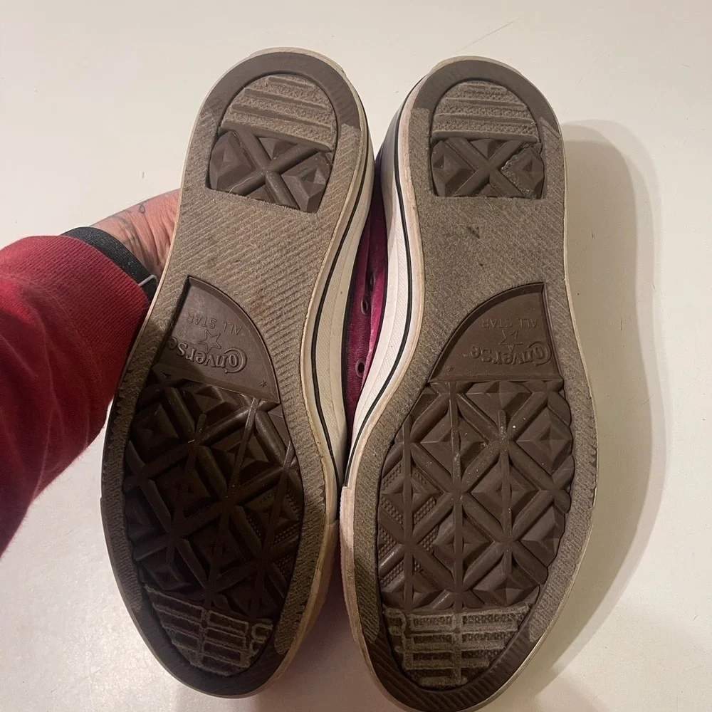 Converse Women’s 8 Purple Velvet Low Top Sneakers - Picture 9 of 10